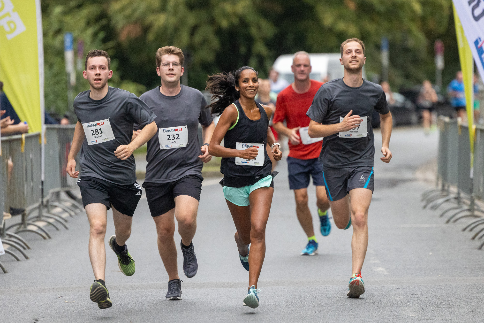 Bildergalerie Mehr als 200 Fotos vom VGH Urban Run in Hannover Laufen.de
